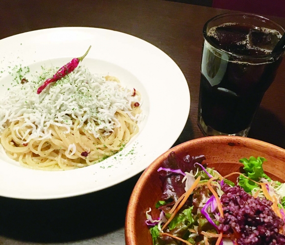 2時でも満席の人気店!