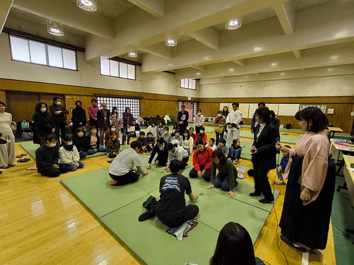 はかま姿でかるたに挑戦してみよう！
覚えた札数で対戦編成、初心者大歓迎（2026年1月号金沢版）