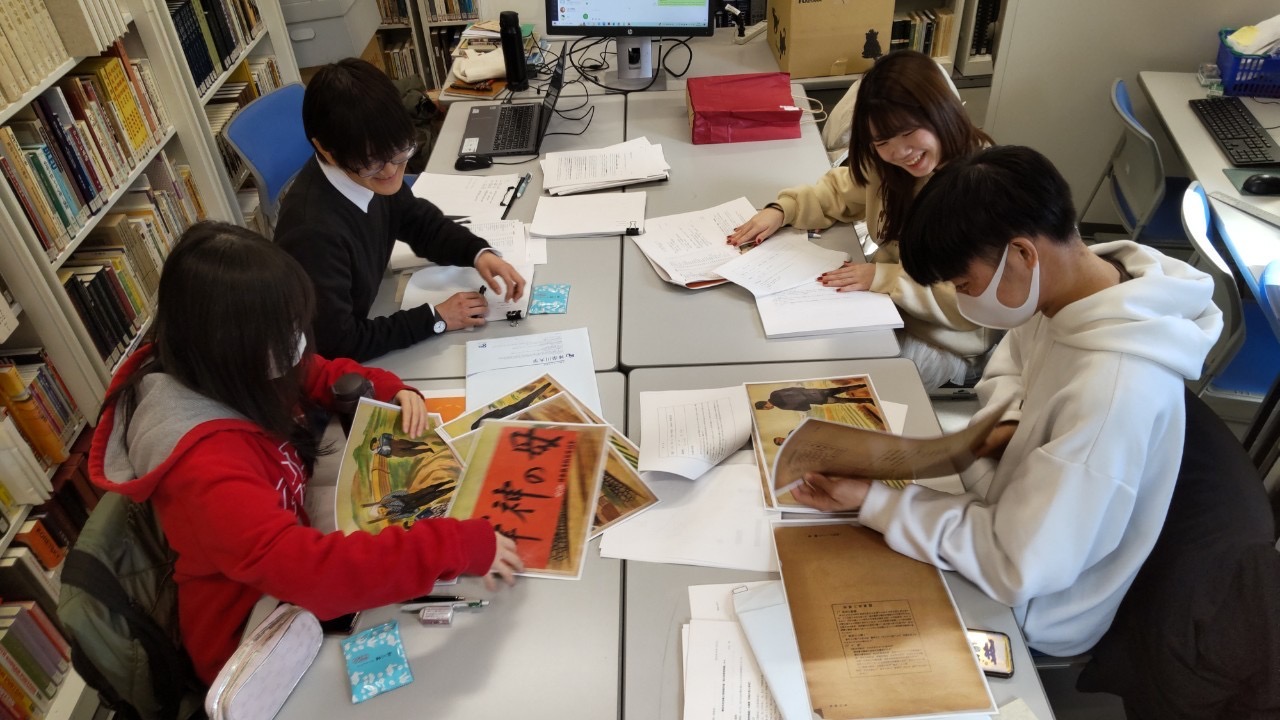 紙芝居展示作品選び